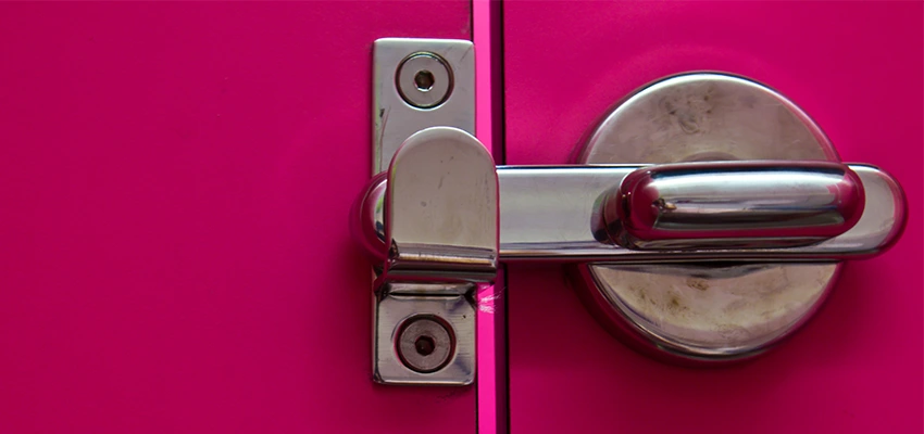 Childproof Gate Lock in Glendale Heights, Illinois